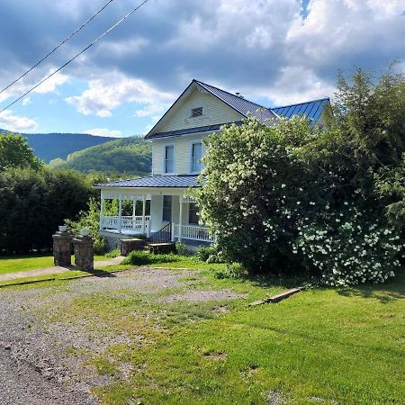 BaseCampWV-Durbin. Spacious 4 bedroom house w/yard Exterior foto