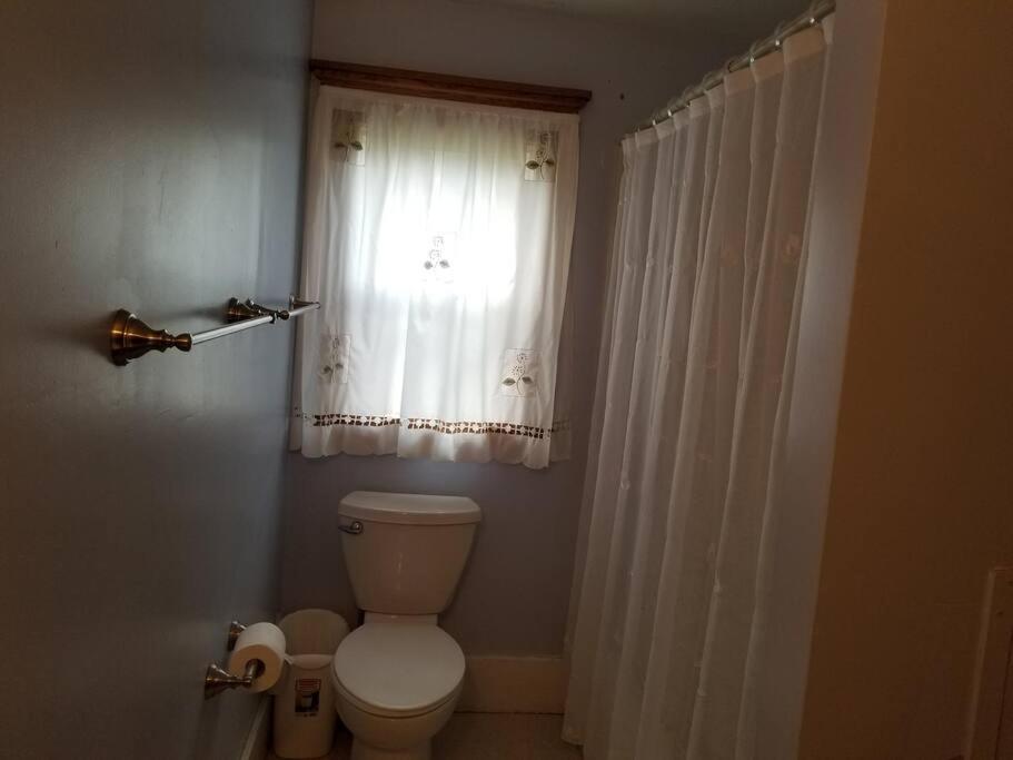 BaseCampWV-Durbin. Spacious 4 bedroom house w/yard Exterior foto