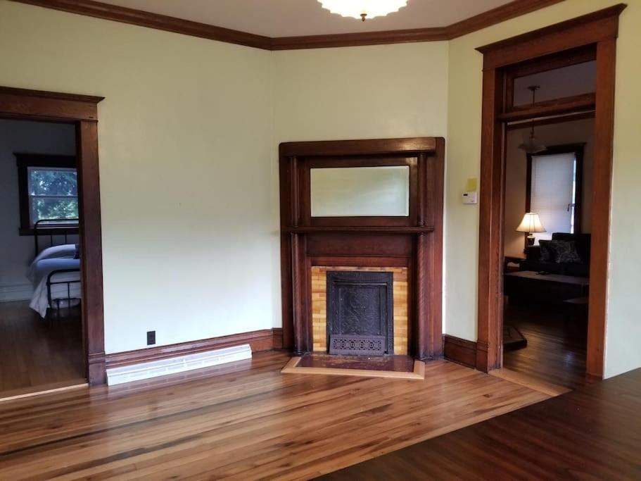 BaseCampWV-Durbin. Spacious 4 bedroom house w/yard Exterior foto