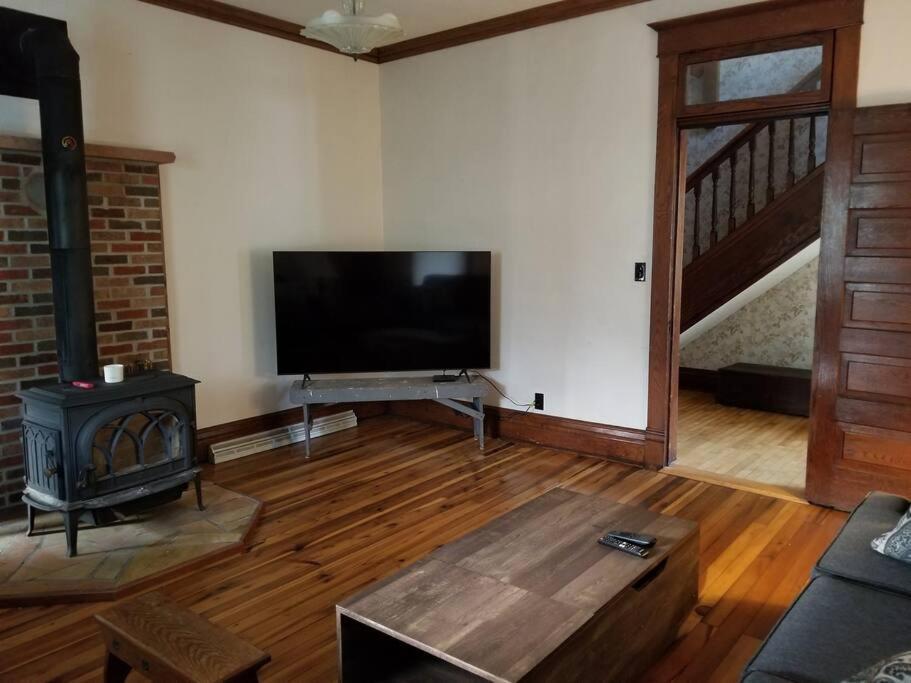 BaseCampWV-Durbin. Spacious 4 bedroom house w/yard Exterior foto