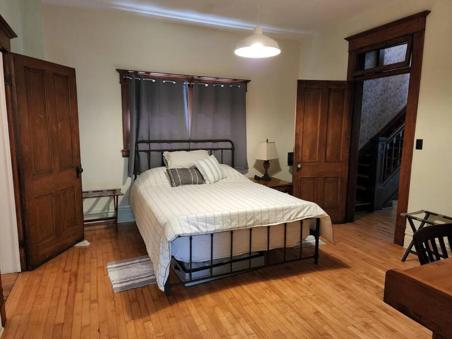 BaseCampWV-Durbin. Spacious 4 bedroom house w/yard Exterior foto